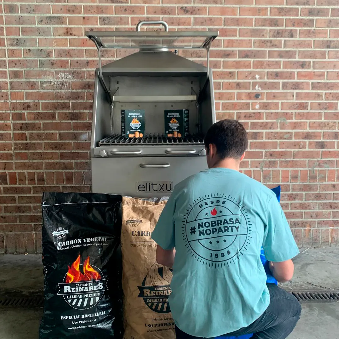 Parrilla abierta o cerrada: modelo cerrado RRP 8000 con puerta de cristal
