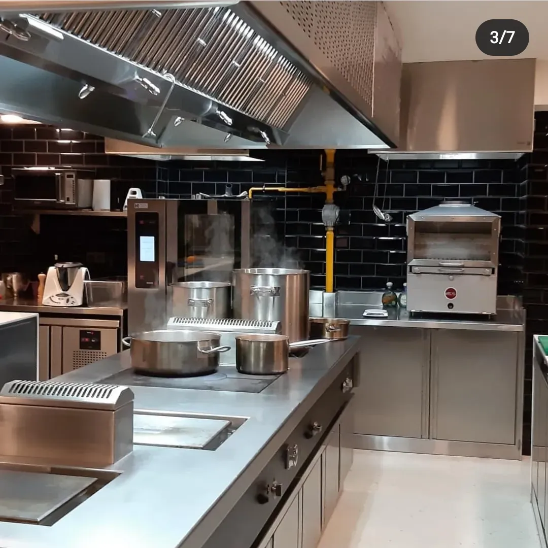 Instalar una parrilla cerrada Elitxu en un restaurante